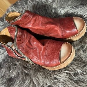 Naylor AS98 real leather wedges, sandals, seize 39, worn once, soft real leather